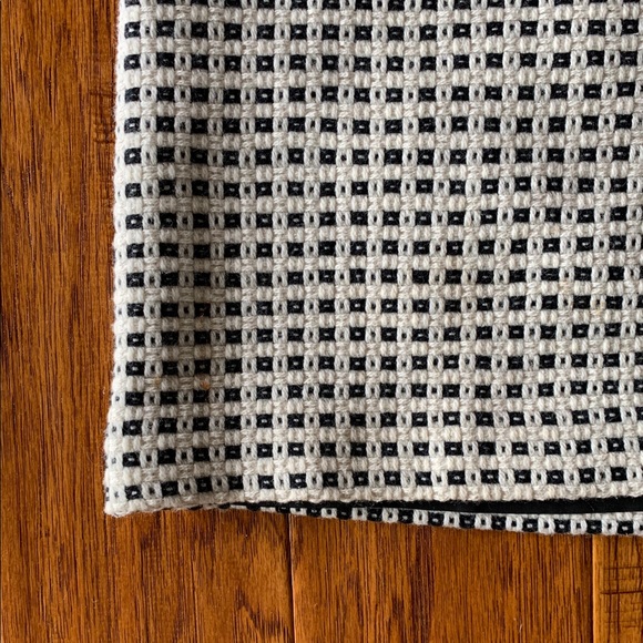 2/$20 Banana Republic Houndstooth Skirt - Picture 2 of 4
